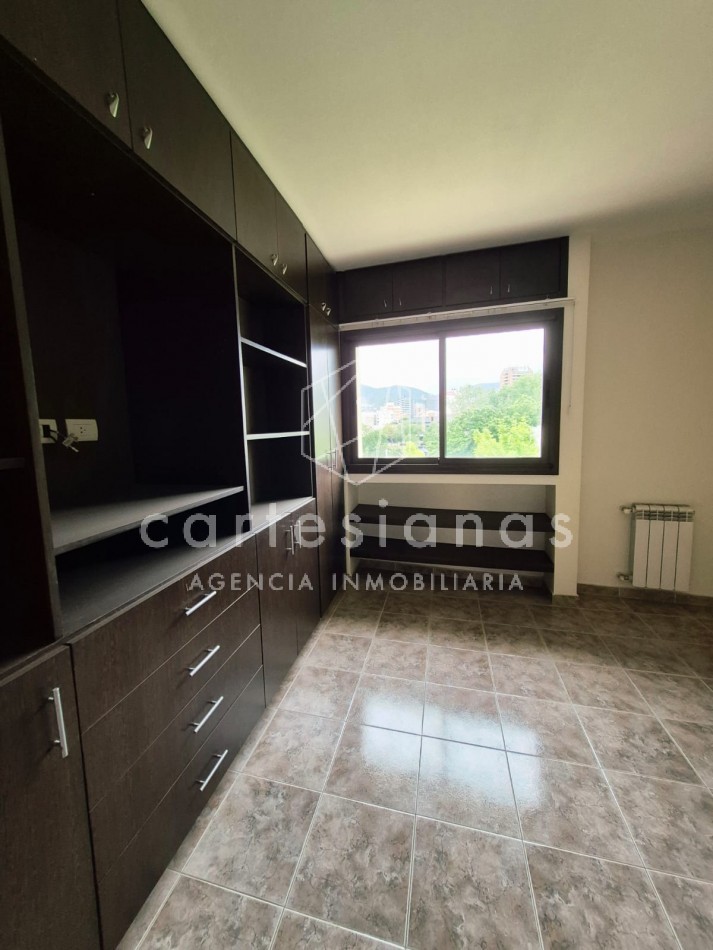 VILLA CARLOS PAZ. CENTRO. DEPTO 2 DORM/2 BAÑOS/COCH. AMENITIES. ESCRITURA/PLANOS.
