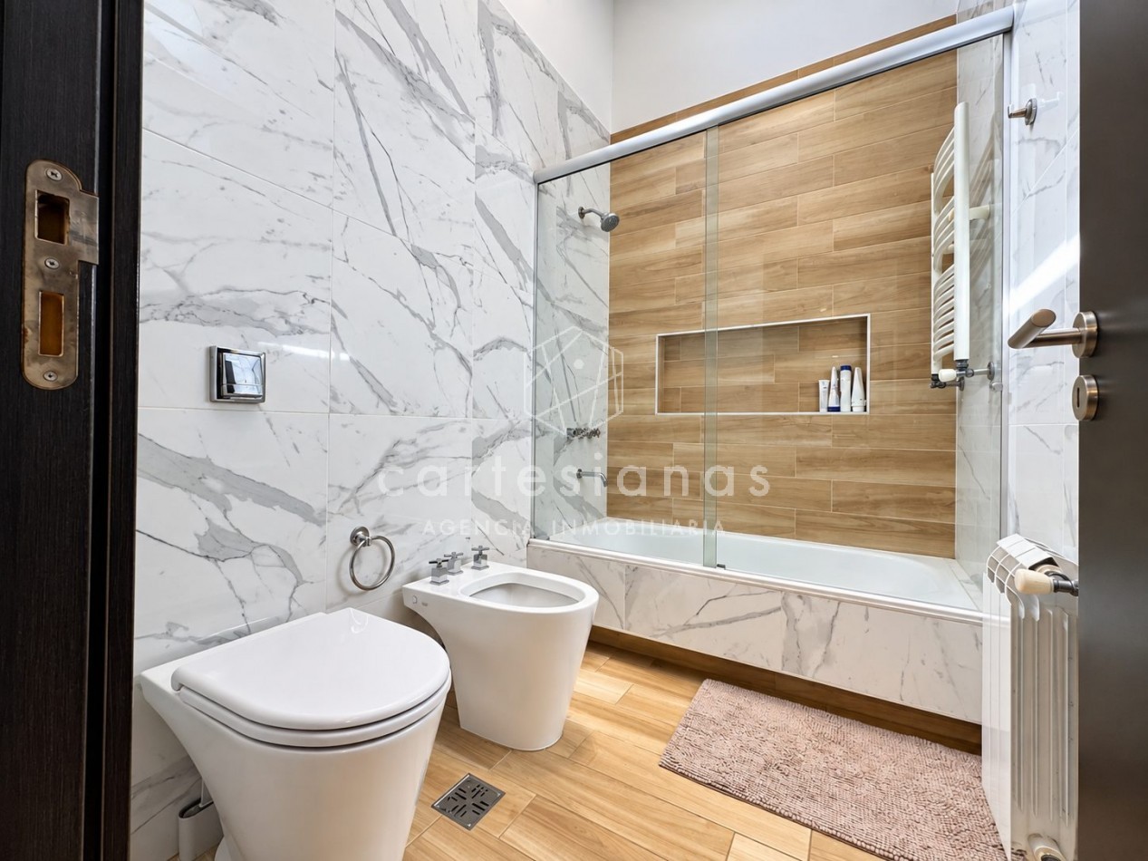 CASA EN PLANTA BAJA. RIBERAS DE MANANTIALES. 3 DORM + ESCR. PILETA CLIMATIZADA. PLANOS Y ESCRITURA