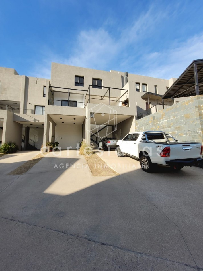 COUNTRY LA CUESTA DUPLEX DE 3 DORM CON HERMOSAS VISTAS!!