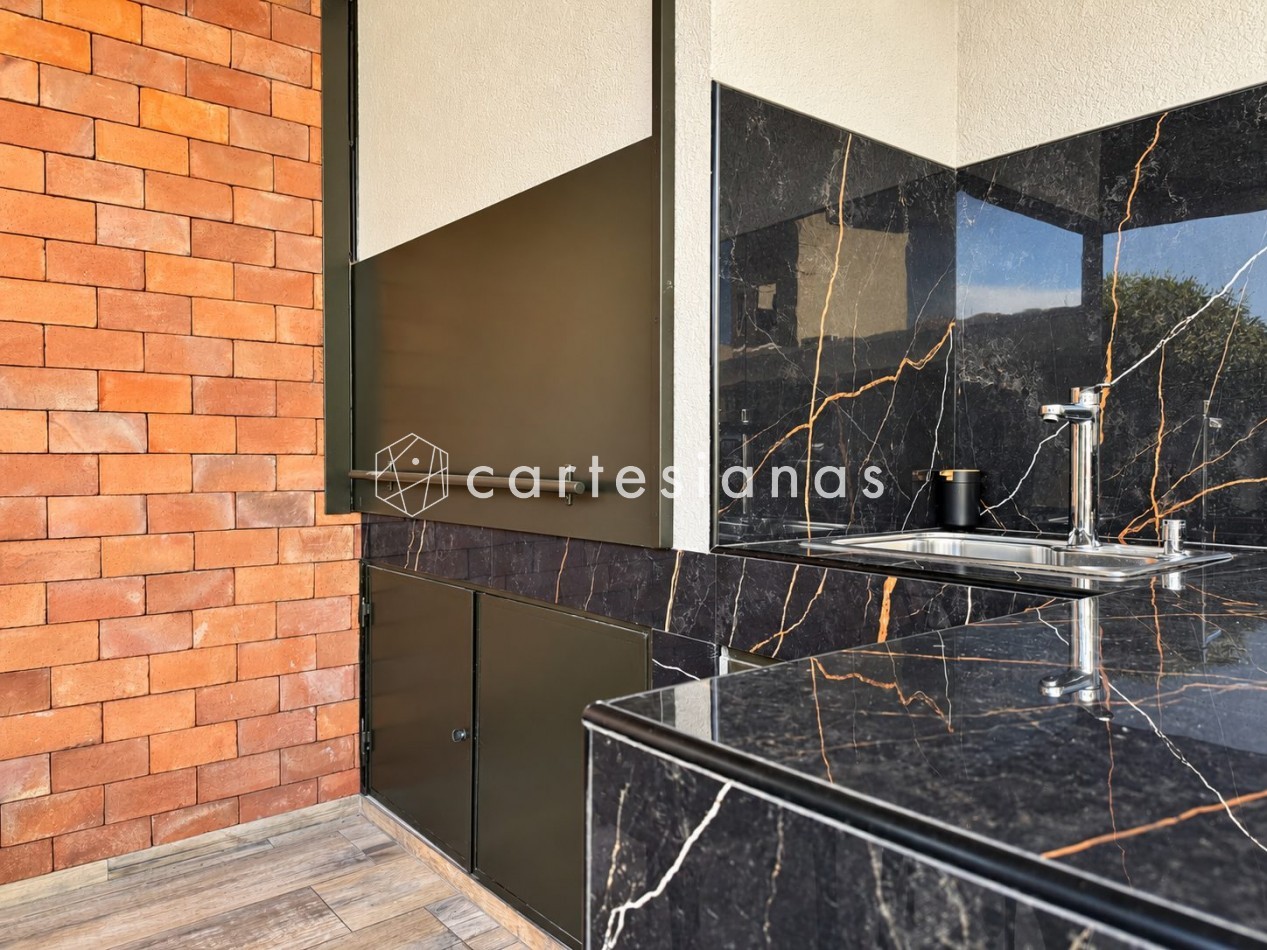 CASA EN PLANTA BAJA. RIBERAS DE MANANTIALES. 3 DORM + ESCR. PILETA CLIMATIZADA. PLANOS Y ESCRITURA