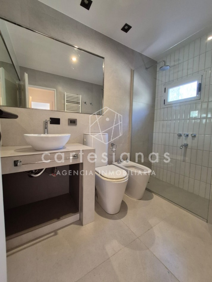 LA CUESTA VILLA RESIDENCIAL. EN VENTA CASA DE 3 DORMITORIOS. 