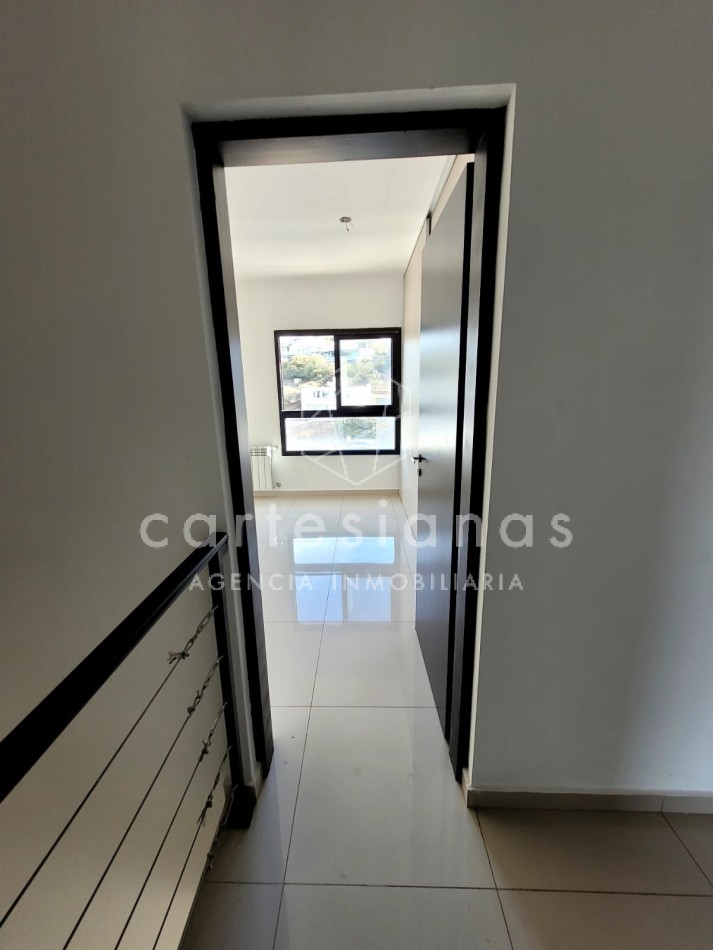 COUNTRY LA CUESTA DUPLEX DE 3 DORM CON HERMOSAS VISTAS!!