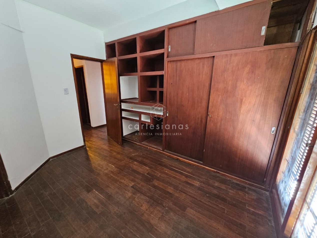 OPORTUNIDAD! PARQUE VELEZ SARSFIELD CASA DE 3 DORM C/PILETA
