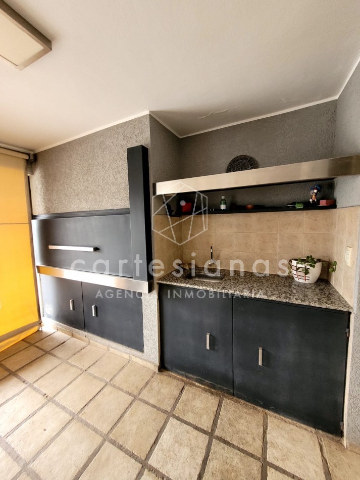 MAIPU 1° SECC HERMOSA CASA DE 4 DORM C/PILETA A POCAS CUADRAS DEL PARQUE SARMIENTO