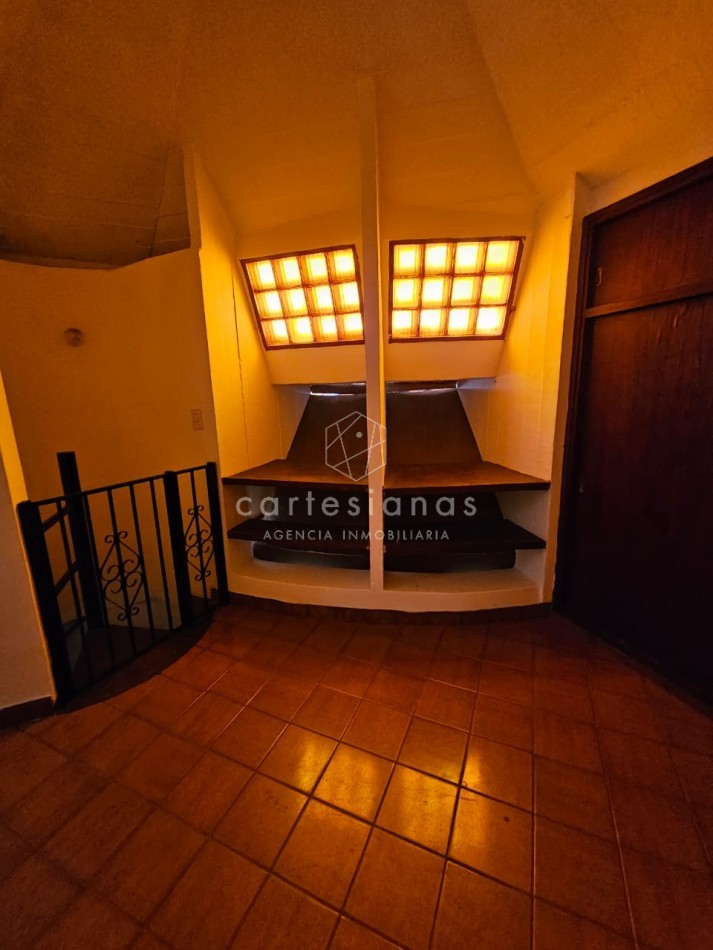OPORTUNIDAD! PARQUE VELEZ SARSFIELD CASA DE 3 DORM C/PILETA