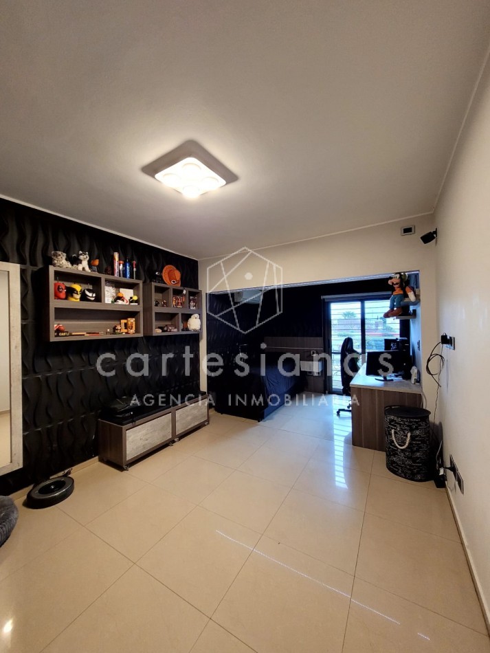 MAIPU 1° SECC HERMOSA CASA DE 4 DORM C/PILETA A POCAS CUADRAS DEL PARQUE SARMIENTO