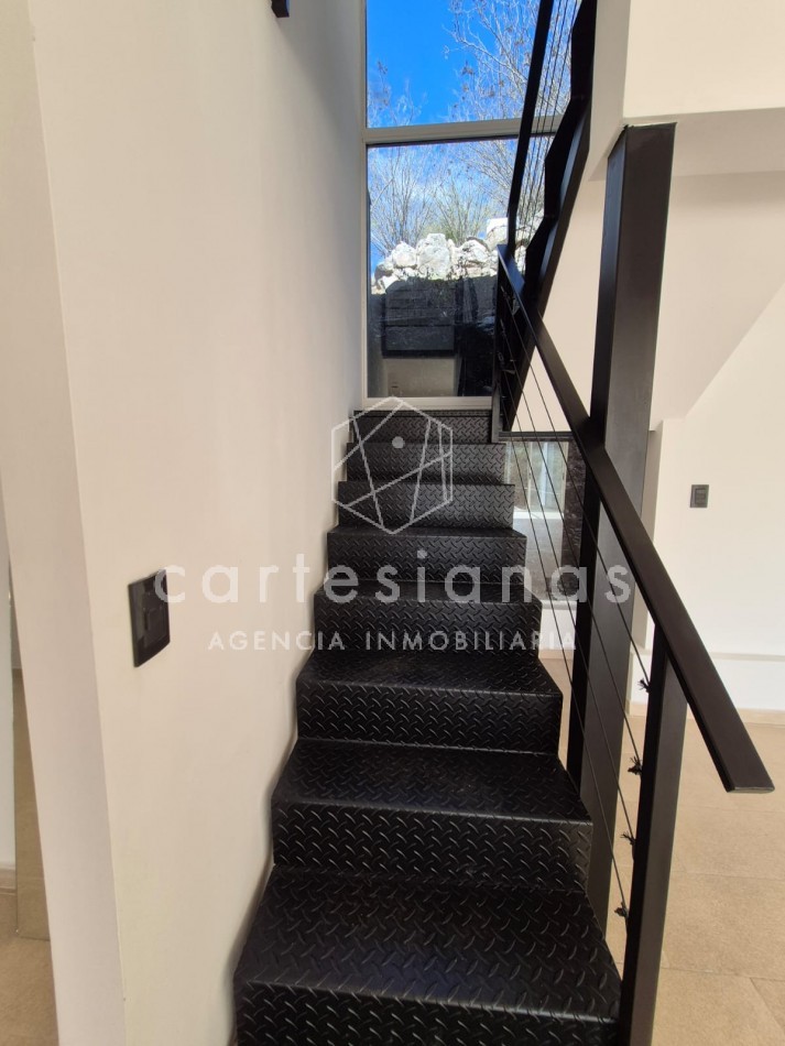 LA CUESTA VILLA RESIDENCIAL. EN VENTA CASA DE 3 DORMITORIOS. 