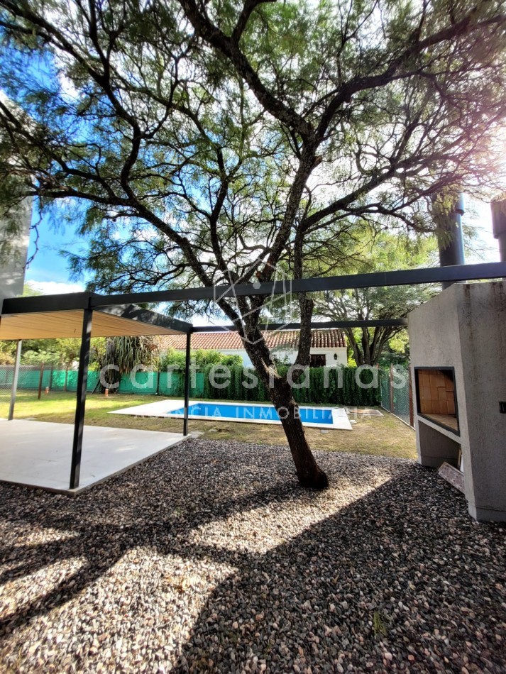 ALQUILER CASA EN HOUSING MAREMMA B° LA CAROLINA - CATEGORIA