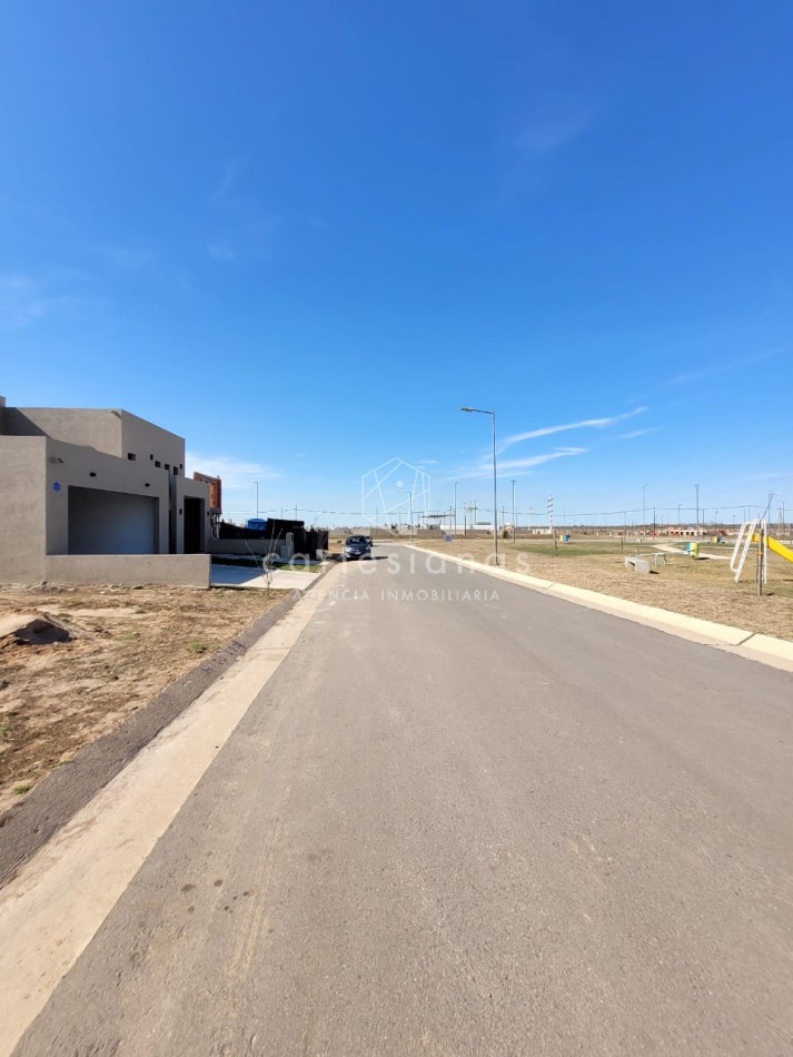 DOCTA LOTE DE 360 M2 - FRENTE A ESPACIO VERDE