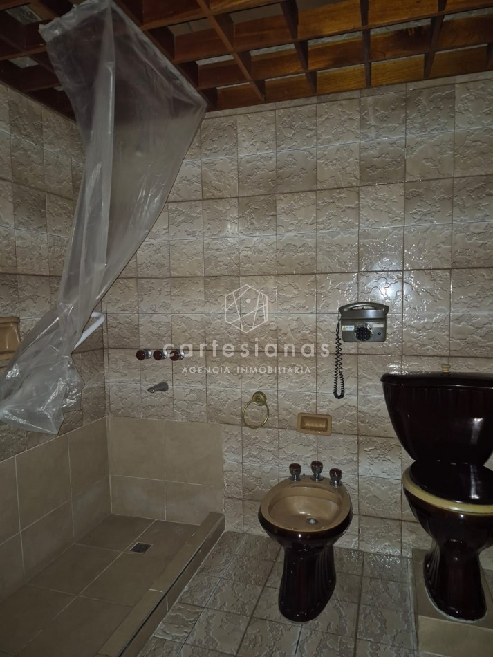 CASA DE 3 DORM+PLAYROOM+OFICINA C/INGRESO INDEP+QUINCHO + DEPENDENCIA - APTO OFICINA/CONSULTORIOS