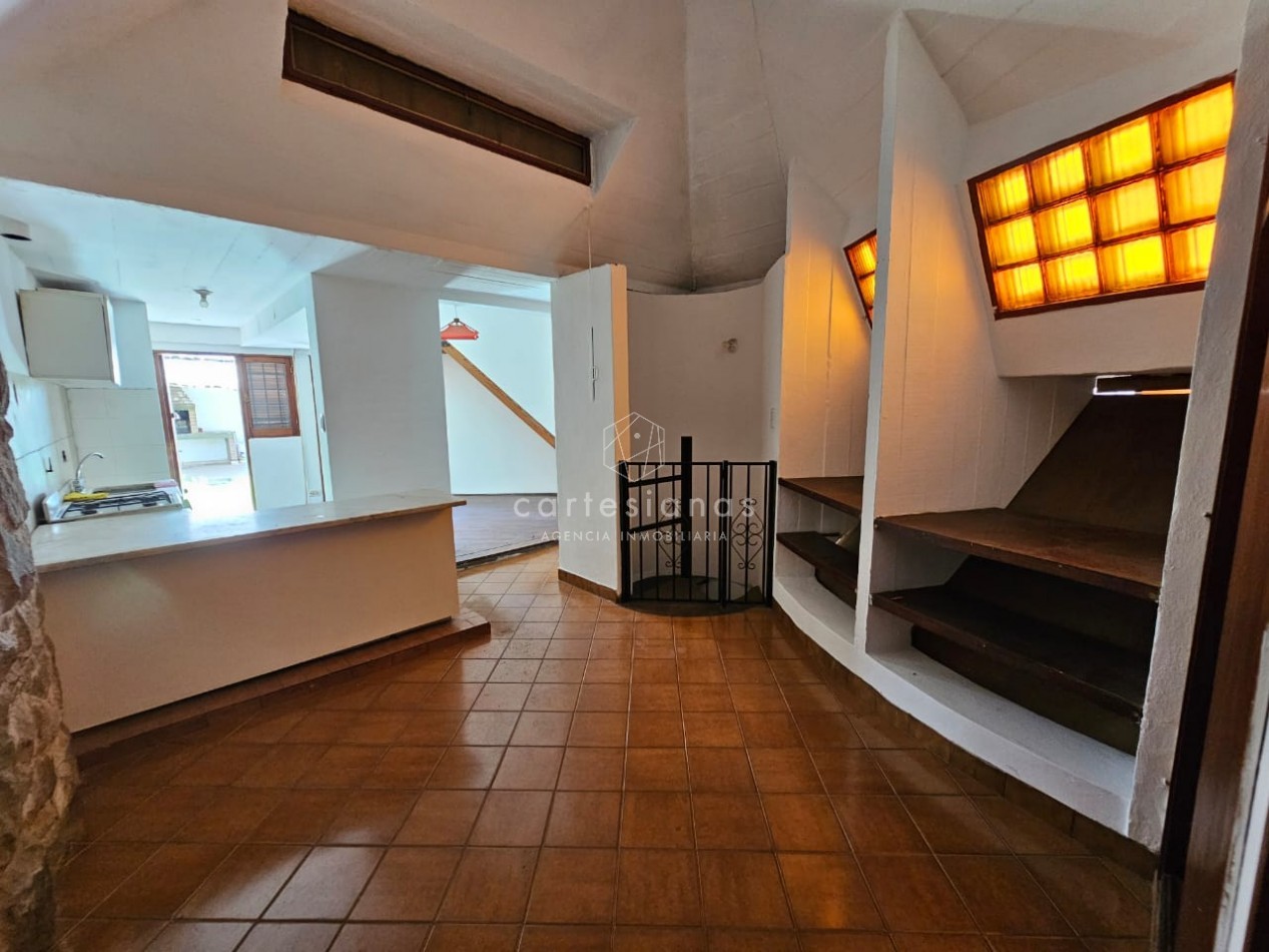 OPORTUNIDAD! PARQUE VELEZ SARSFIELD CASA DE 3 DORM C/PILETA