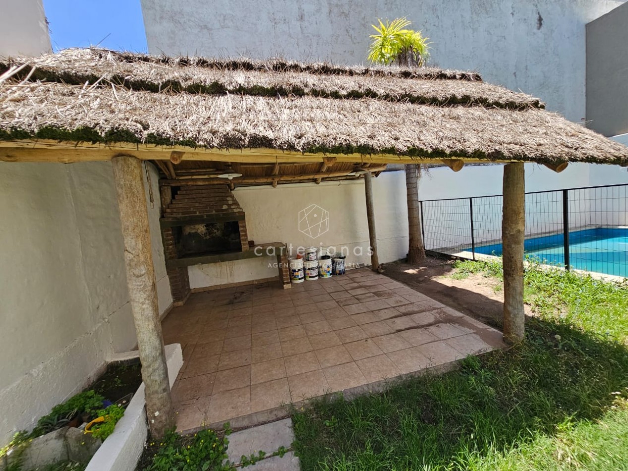 OPORTUNIDAD! PARQUE VELEZ SARSFIELD CASA DE 3 DORM C/PILETA