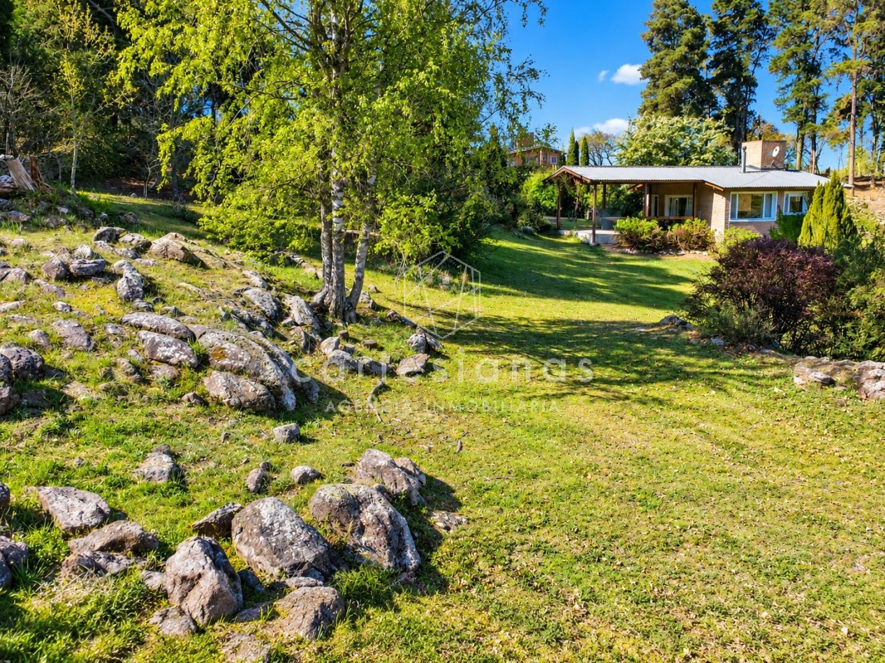 VILLA BERNA. EN VENTA PROPIEDAD DE 2,5 HECTAREAS CON 2 CABAÑAS.