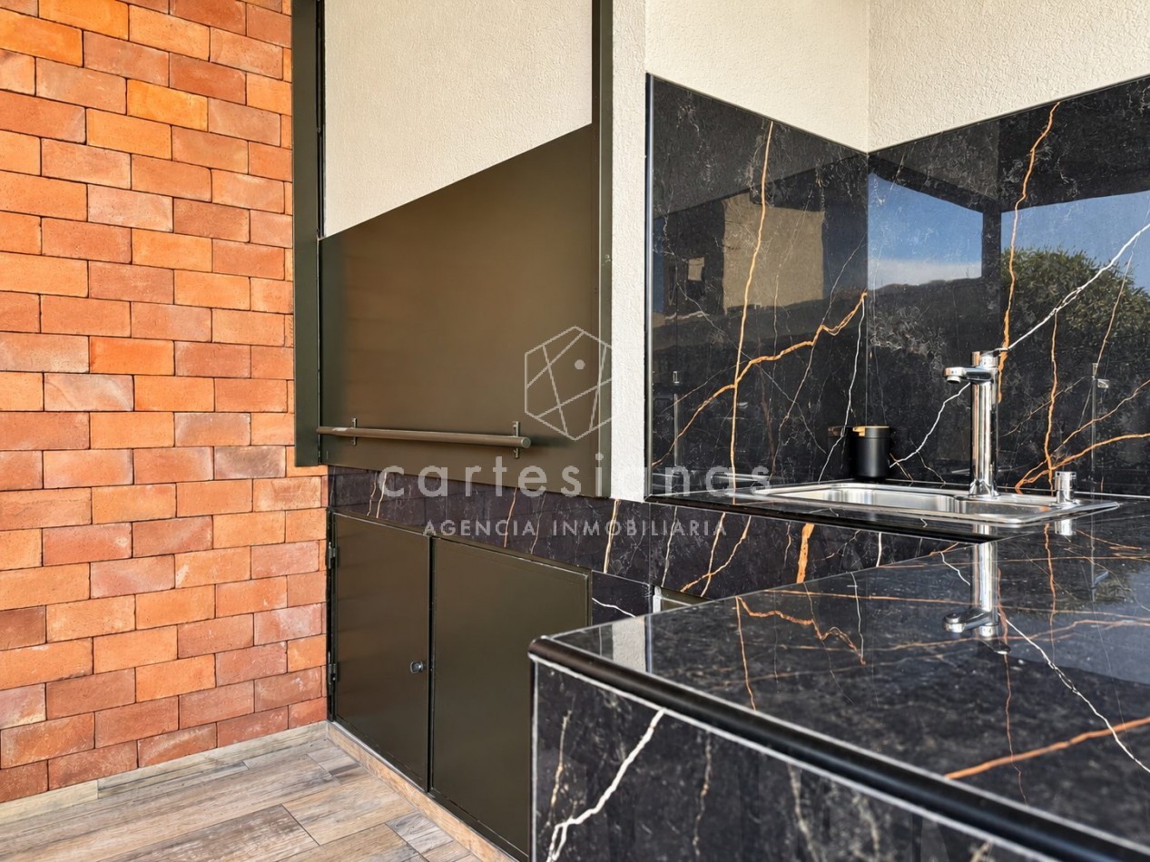 CASA EN PLANTA BAJA. RIBERAS DE MANANTIALES. 3 DORM + ESCR. PILETA CLIMATIZADA. PLANOS Y ESCRITURA
