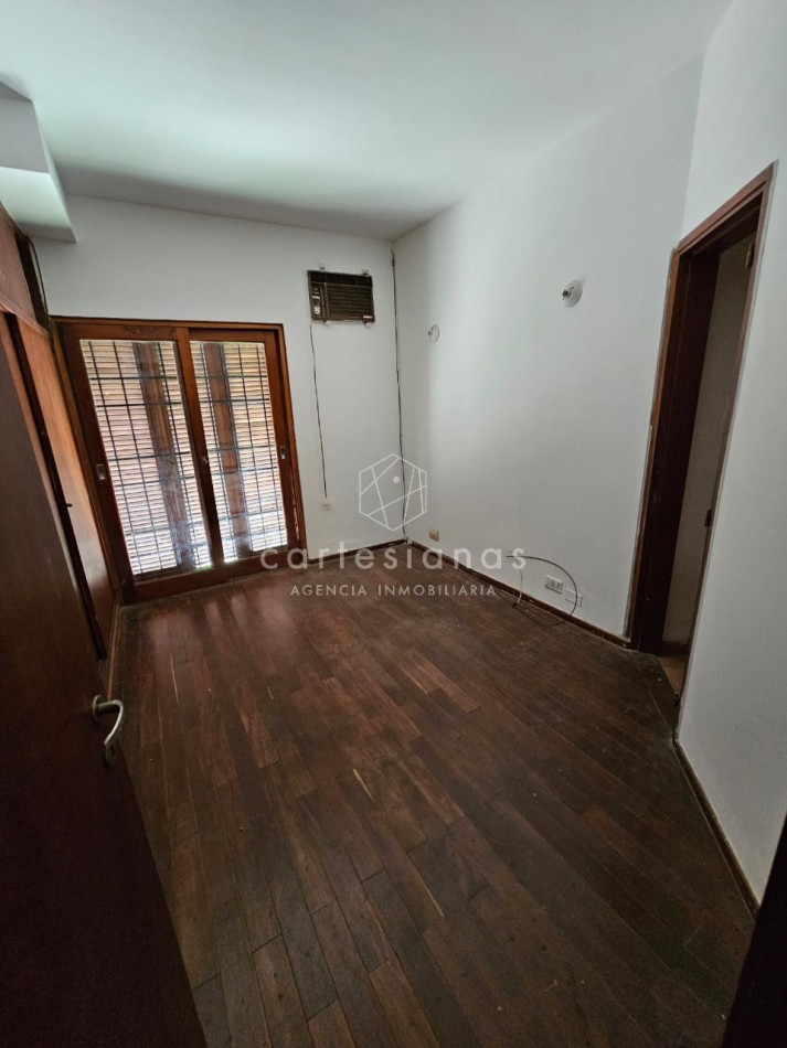 OPORTUNIDAD! PARQUE VELEZ SARSFIELD CASA DE 3 DORM C/PILETA