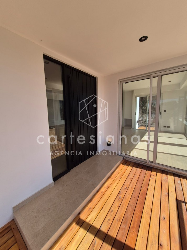 LA CUESTA VILLA RESIDENCIAL. EN VENTA CASA DE 3 DORMITORIOS. 
