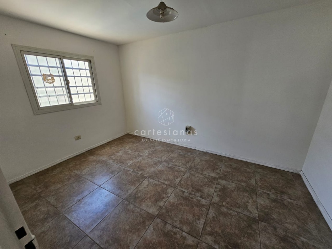 OPORTUNIDAD! PARQUE VELEZ SARSFIELD CASA DE 3 DORM C/PILETA