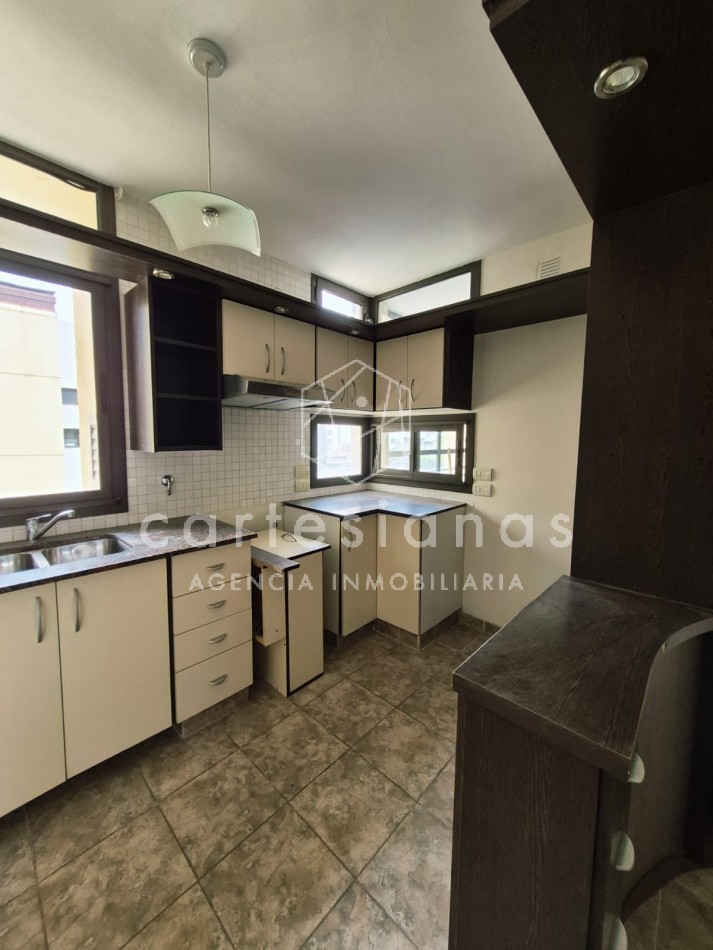 VILLA CARLOS PAZ. CENTRO. DEPTO 2 DORM/2 BAÑOS/COCH. AMENITIES. ESCRITURA/PLANOS.