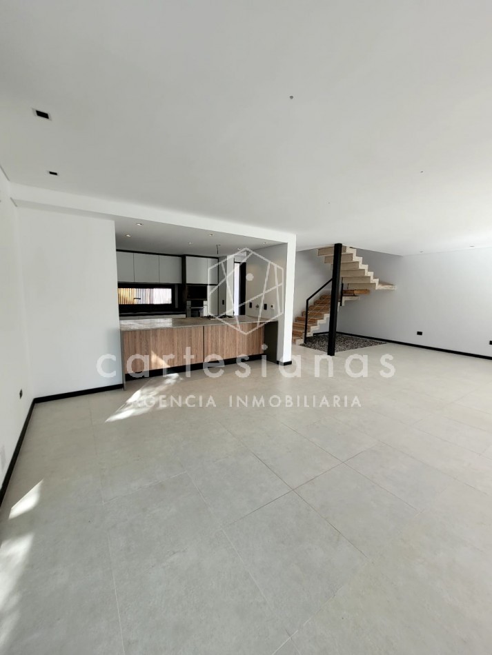 ALQUILER CASA EN HOUSING MAREMMA B° LA CAROLINA - CATEGORIA