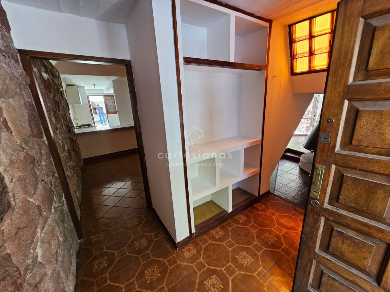 OPORTUNIDAD! PARQUE VELEZ SARSFIELD CASA DE 3 DORM C/PILETA