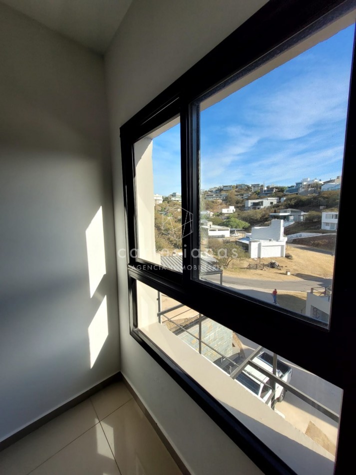 DUPLEX DE 3 DORM CON HERMOSAS VISTAS EN BARRIO PRIVADO LA CUESTA