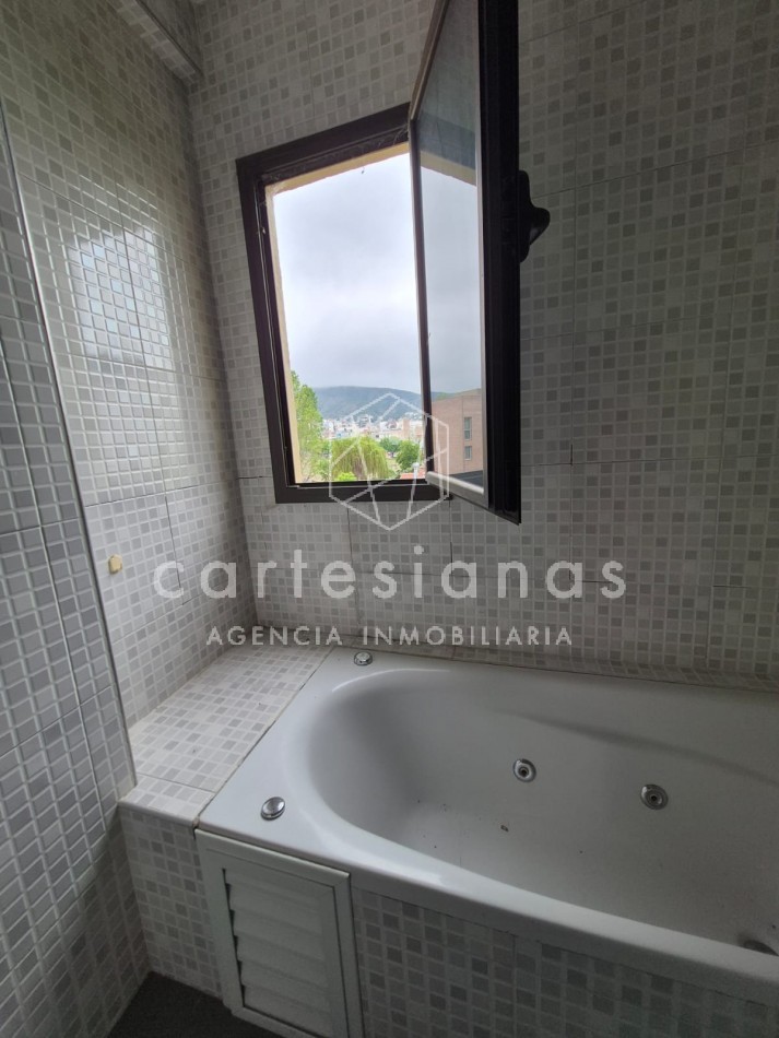 VILLA CARLOS PAZ. CENTRO. DEPTO 2 DORM/2 BAÑOS/COCH. AMENITIES. ESCRITURA/PLANOS.