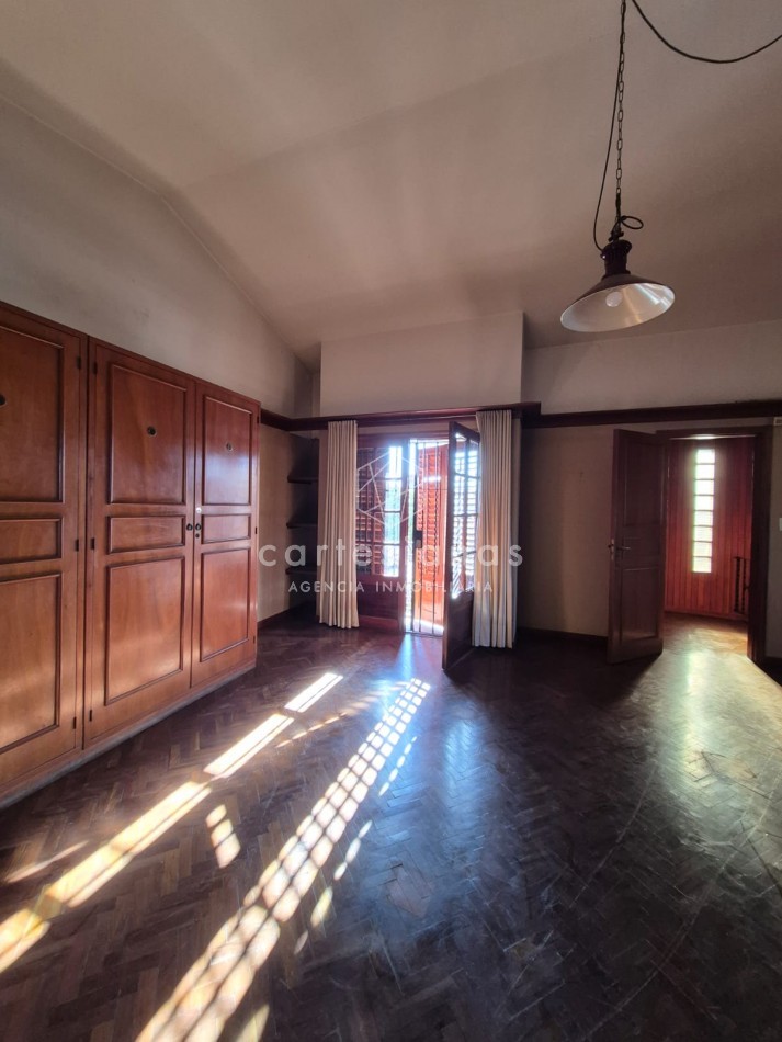 CASA DE 3 DORM+PLAYROOM+OFICINA C/INGRESO INDEP+QUINCHO + DEPENDENCIA - APTO OFICINA/CONSULTORIOS
