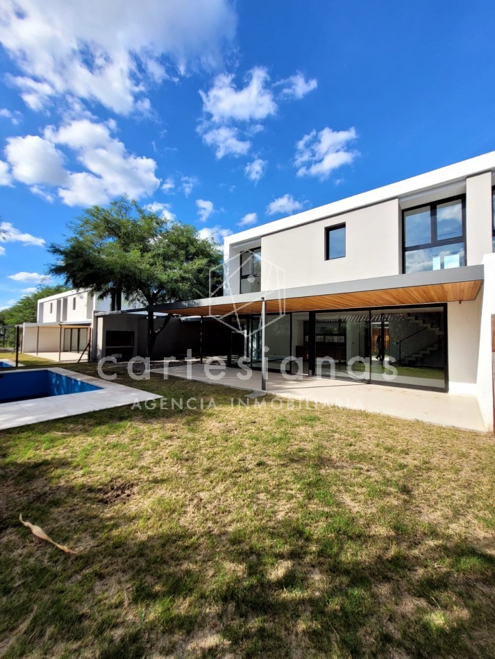 ALQUILER CASA EN HOUSING MAREMMA B° LA CAROLINA - CATEGORIA