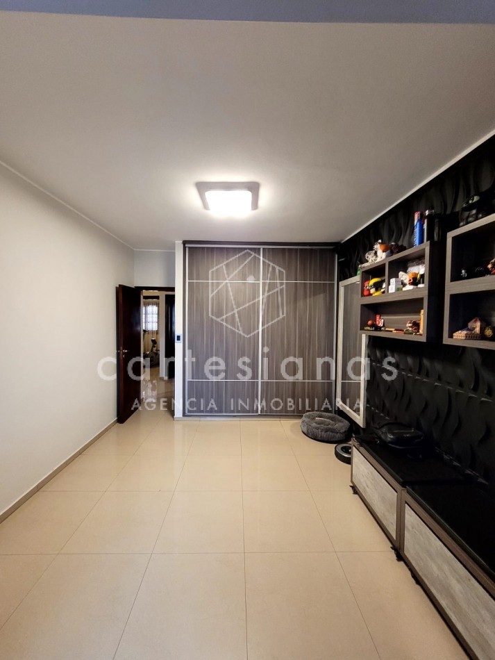 MAIPU 1° SECC HERMOSA CASA DE 4 DORM C/PILETA A POCAS CUADRAS DEL PARQUE SARMIENTO