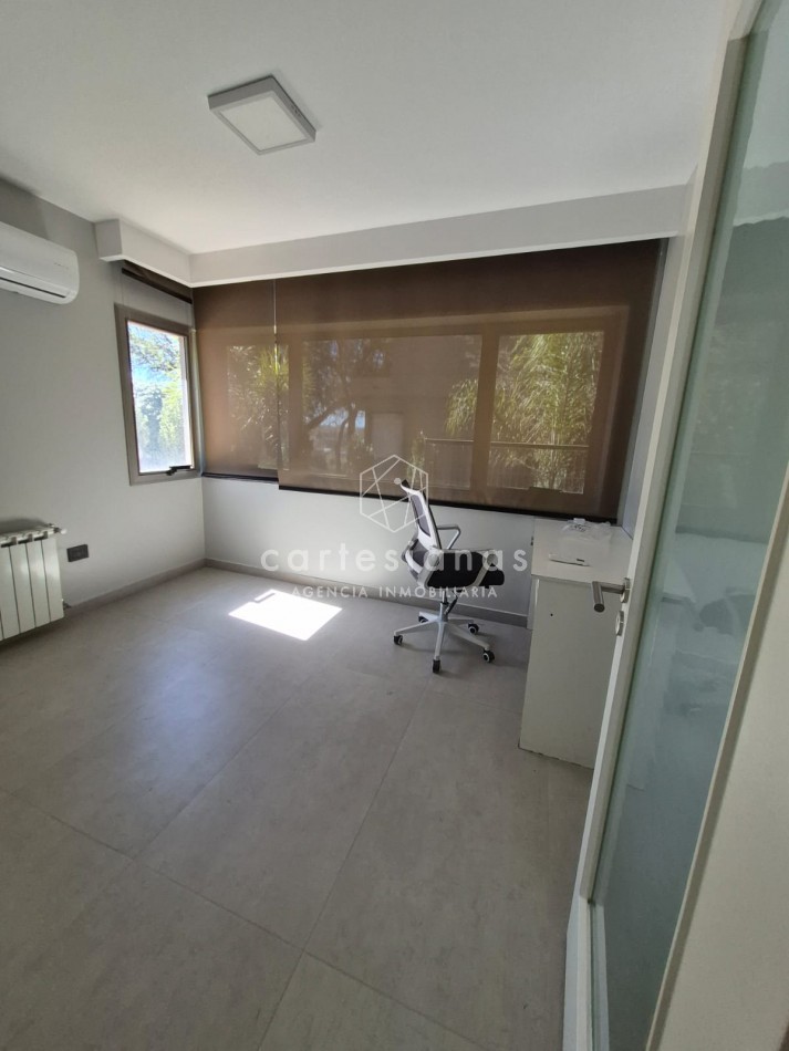 CINCO LOMAS. ALQUILER AMOBLADO ANUAL. CASA DE 3 DORM/ESCRIT/GYM/PILETA