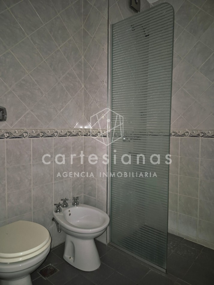 VILLA CARLOS PAZ. CENTRO. DEPTO 2 DORM/2 BAÑOS/COCH. AMENITIES. ESCRITURA/PLANOS.