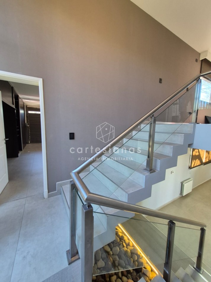CINCO LOMAS. ALQUILER AMOBLADO ANUAL. CASA DE 3 DORM/ESCRIT/GYM/PILETA