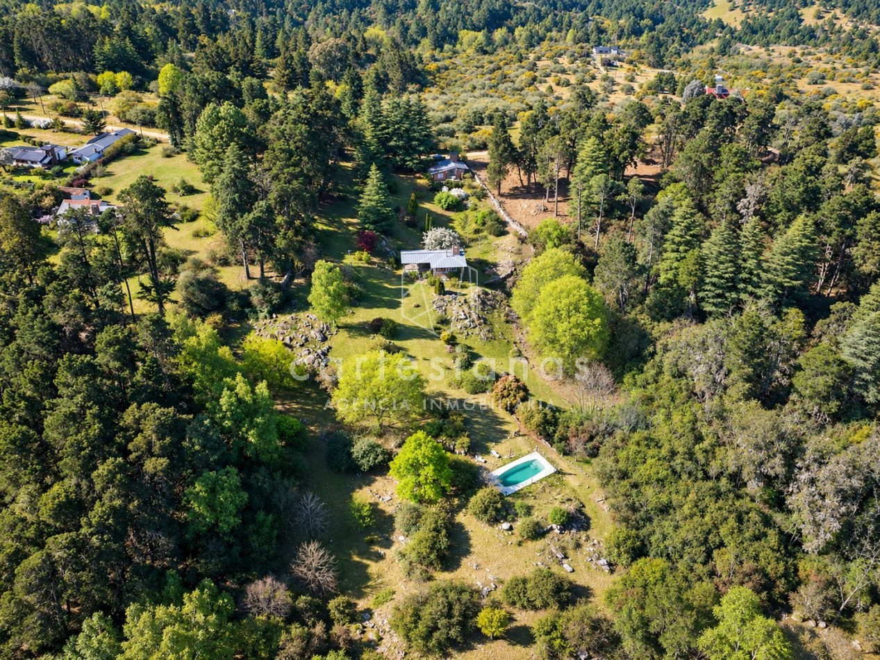 VILLA BERNA. EN VENTA PROPIEDAD DE 2,5 HECTAREAS CON 2 CABAÑAS.
