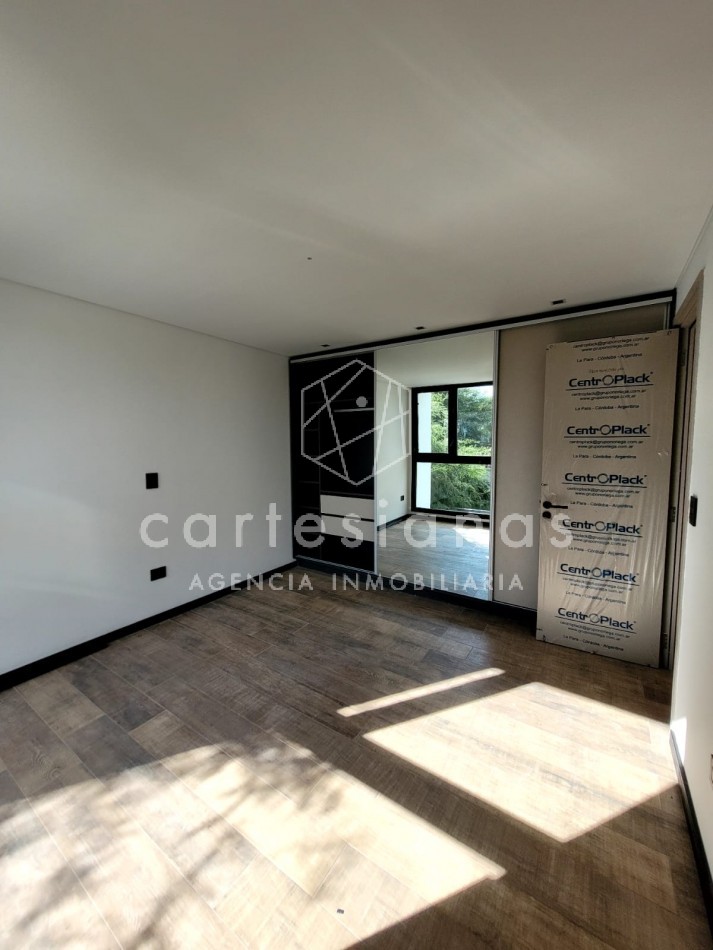 ALQUILER CASA EN HOUSING MAREMMA B° LA CAROLINA - CATEGORIA
