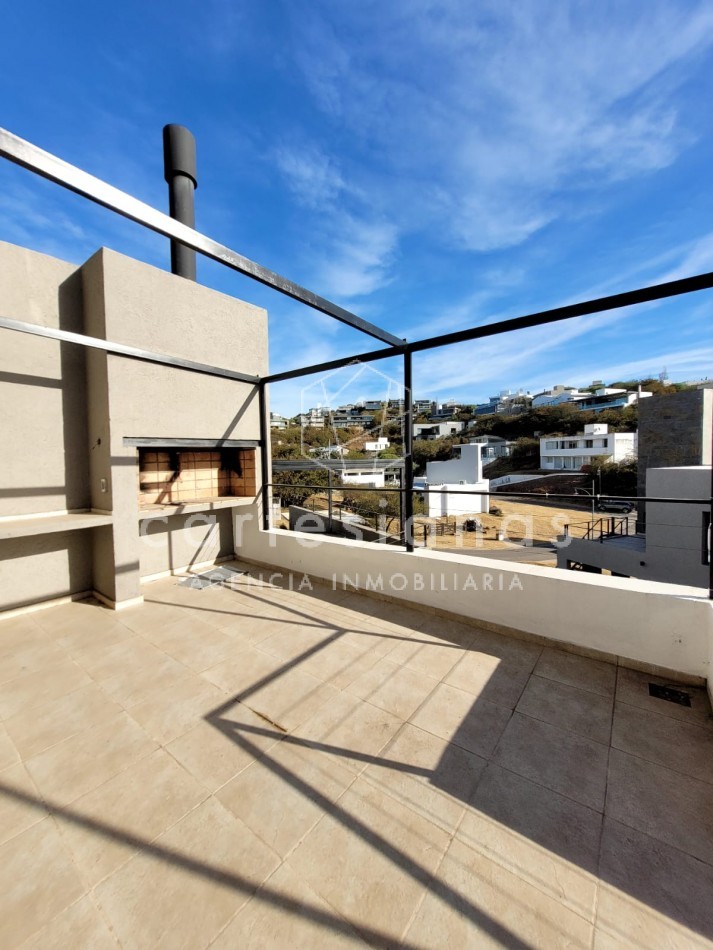 COUNTRY LA CUESTA DUPLEX DE 3 DORM CON HERMOSAS VISTAS!!