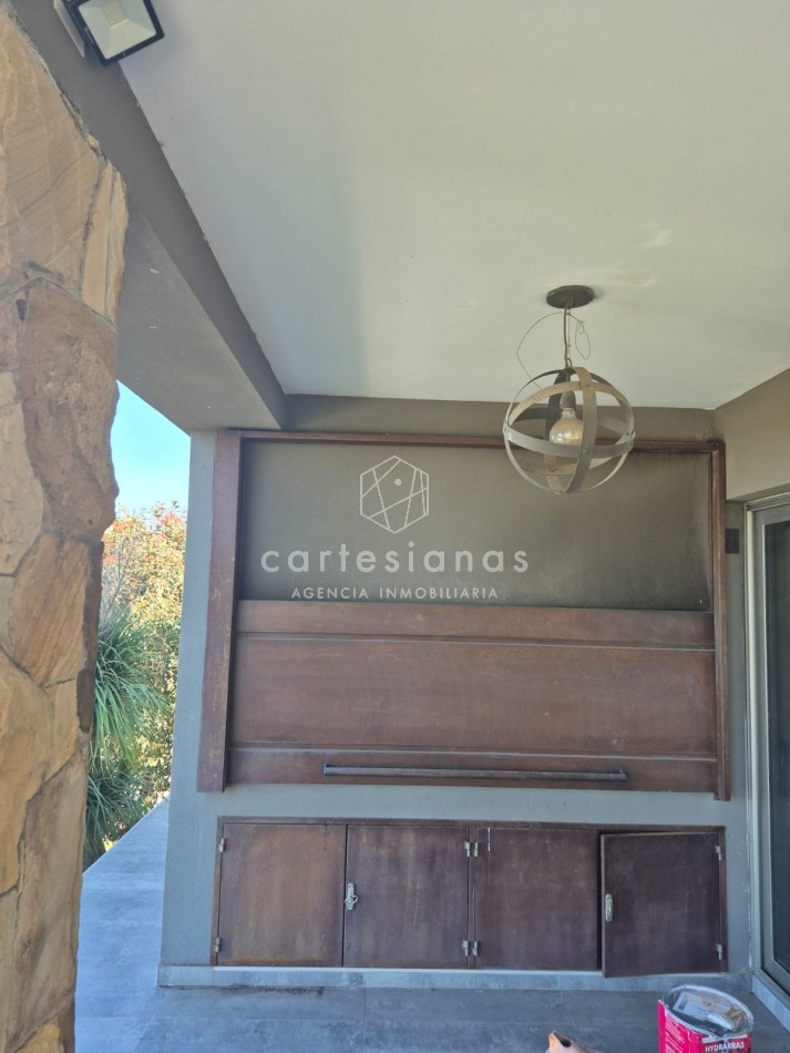 CINCO LOMAS. ALQUILER AMOBLADO ANUAL. CASA DE 3 DORM/ESCRIT/GYM/PILETA