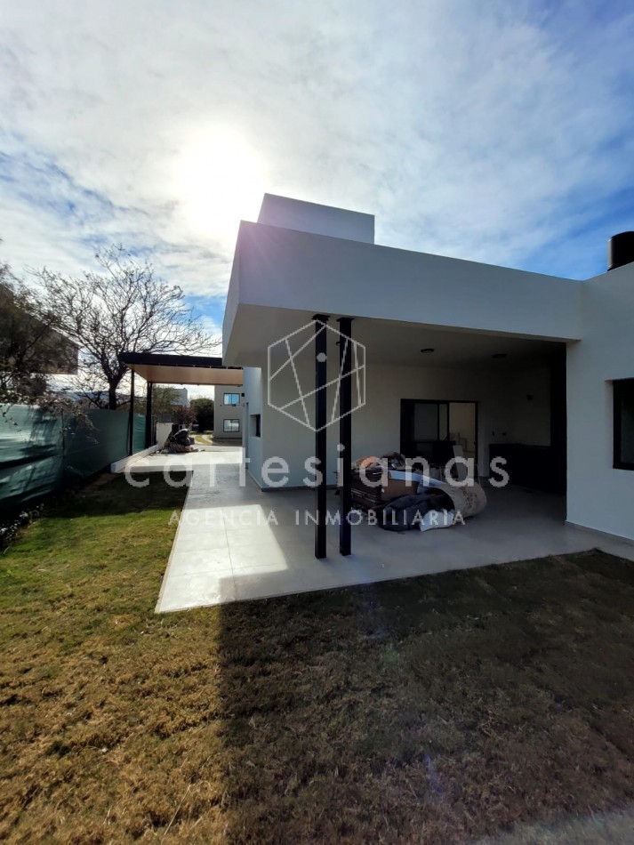 APTO CREDITO HIPOTECARIO LAS CAÑITAS BARRIO PRIVADO CASA DE 2 DORM +ESCRITORIO