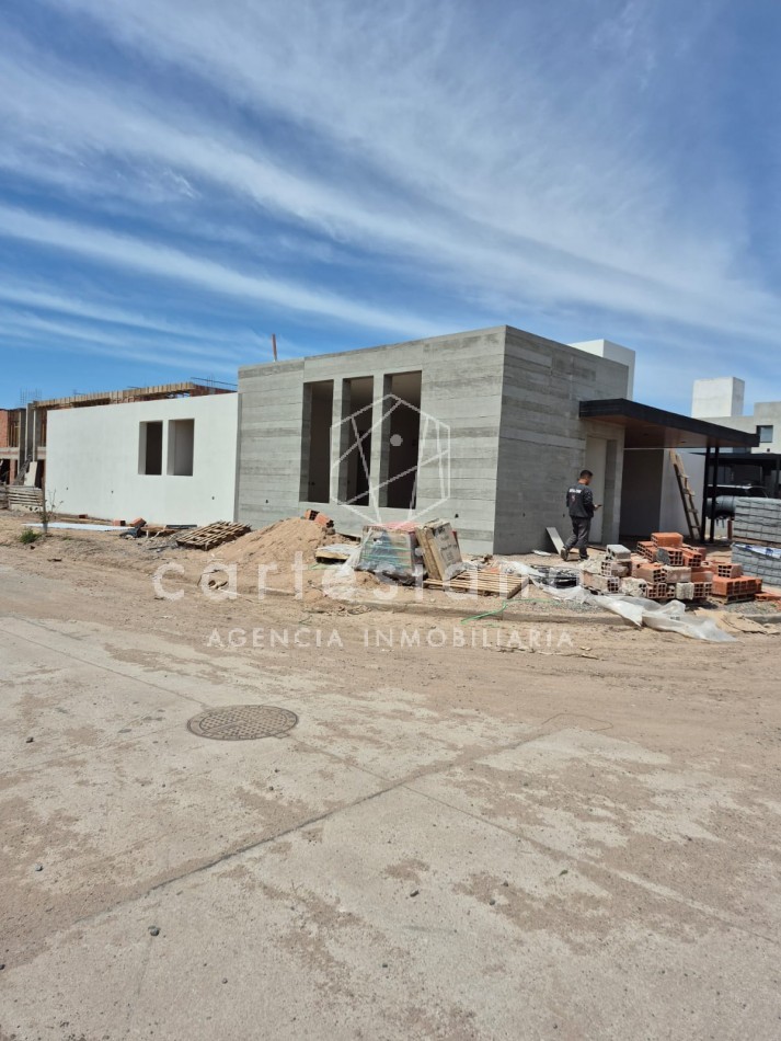 CASA EN PLANTA BAJA DE 3 DORMITORIOS. NOBU/DOCTA.
