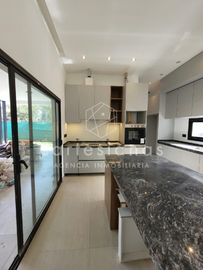 APTO CREDITO HIPOTECARIO LAS CAÑITAS BARRIO PRIVADO CASA DE 2 DORM +ESCRITORIO