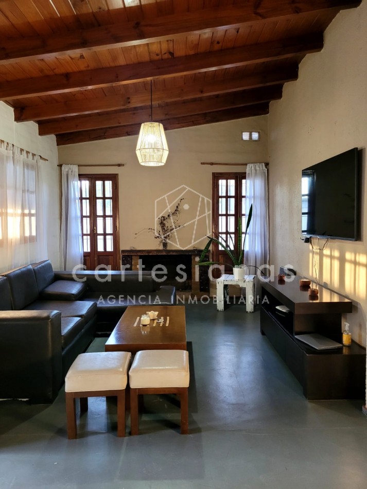 HERMOSA CASA 3 DORM CON/PILETA. VILLA RIVERA INDARTE