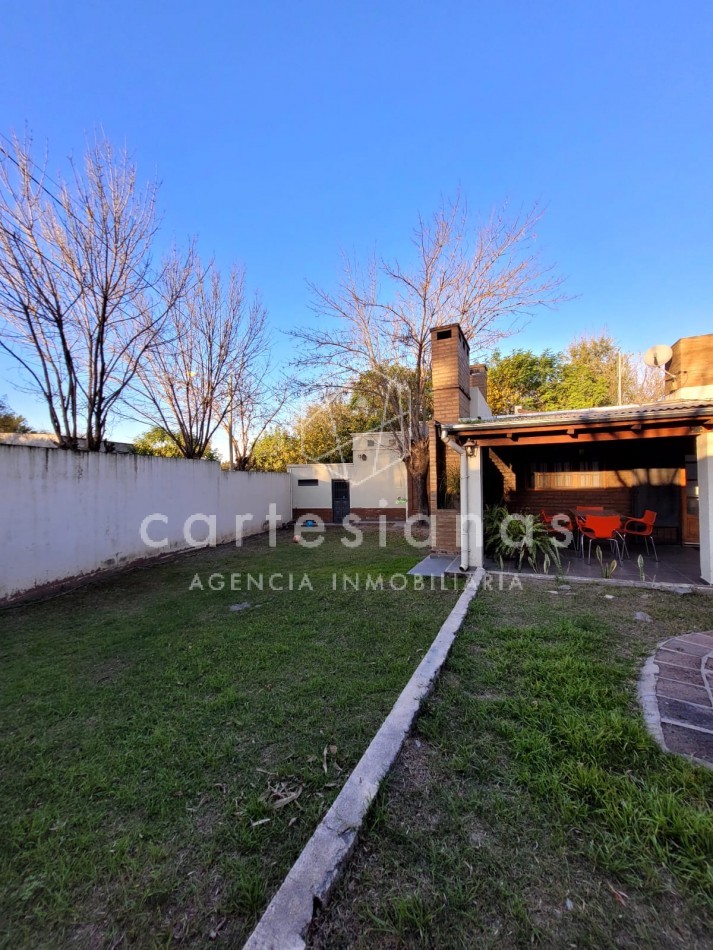 HERMOSA CASA 3 DORM CON/PILETA. VILLA RIVERA INDARTE