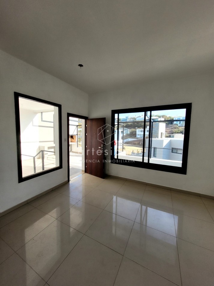 DUPLEX DE 3 DORM CON HERMOSAS VISTAS EN BARRIO PRIVADO LA CUESTA