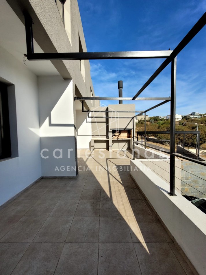 COUNTRY LA CUESTA DUPLEX DE 3 DORM CON HERMOSAS VISTAS!!