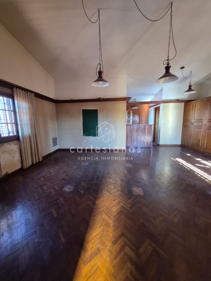 CASA DE 3 DORM+PLAYROOM+OFICINA C/INGRESO INDEP+QUINCHO + DEPENDENCIA - APTO OFICINA/CONSULTORIOS
