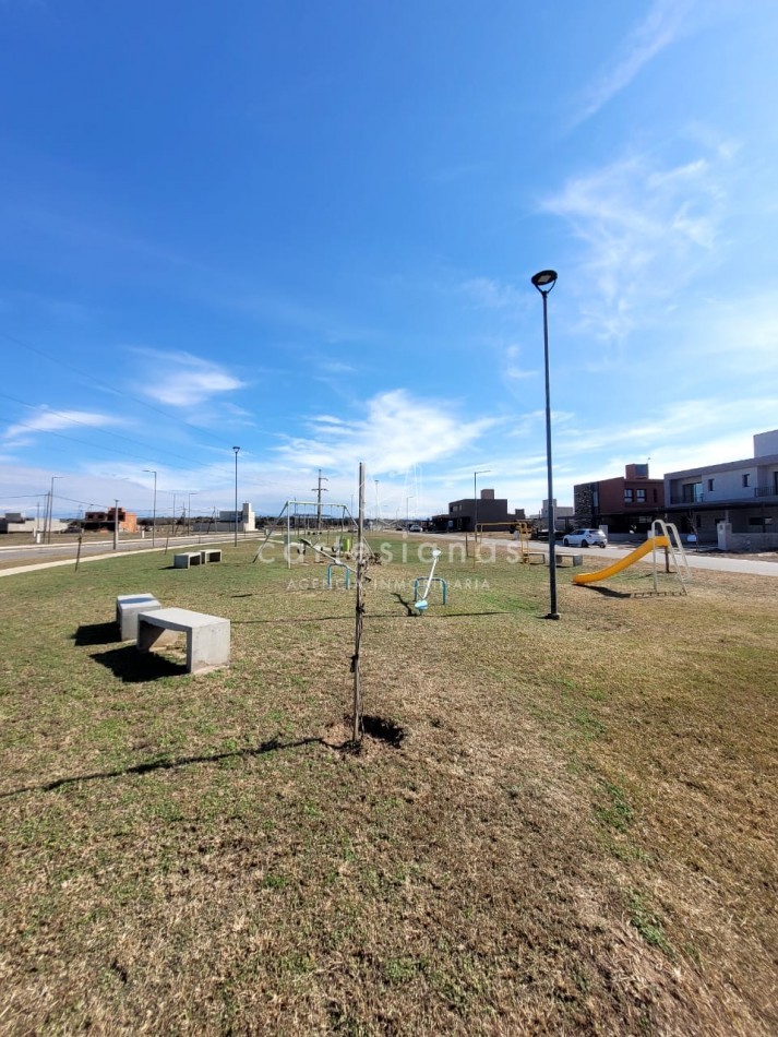 DOCTA LOTE DE 360 M2 - FRENTE A ESPACIO VERDE