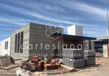 CASA EN PLANTA BAJA DE 3 DORMITORIOS. NOBU/DOCTA.