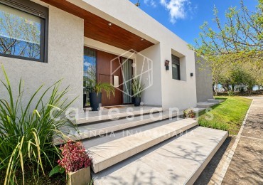CASA EN PLANTA BAJA. RIBERAS DE MANANTIALES. 3 DORM + ESCR. PILETA CLIMATIZADA. PLANOS Y ESCRITURA