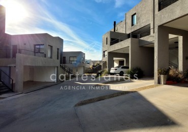 DUPLEX DE 3 DORM CON HERMOSAS VISTAS EN BARRIO PRIVADO LA CUESTA