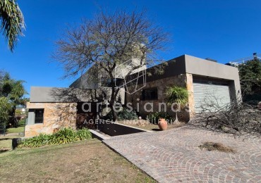 CINCO LOMAS. ALQUILER AMOBLADO ANUAL. CASA DE 3 DORM/ESCRIT/GYM/PILETA