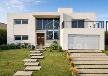 LA CASCADA | CASA DE 4 DORMITORIOS FONDO GOLF